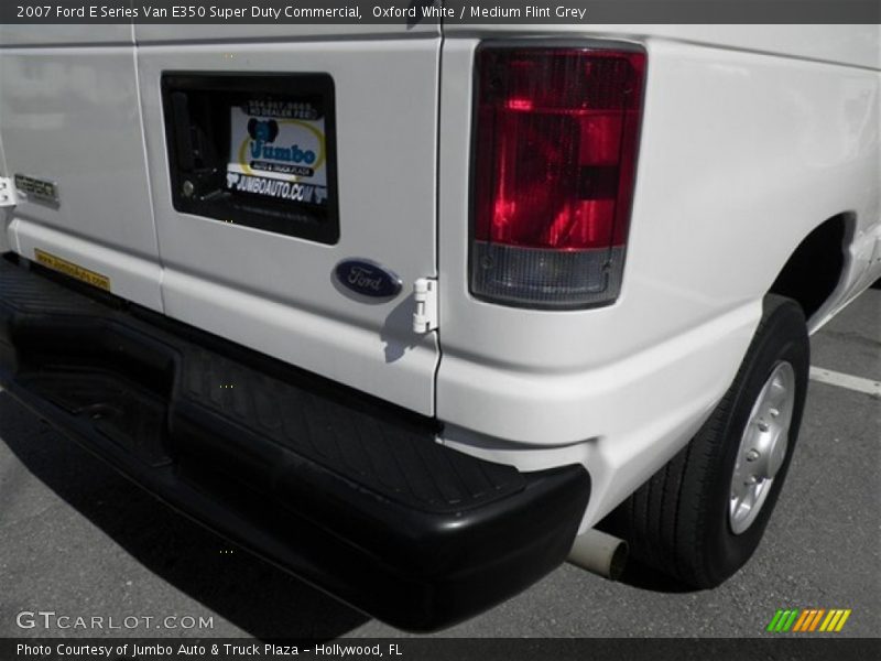 Oxford White / Medium Flint Grey 2007 Ford E Series Van E350 Super Duty Commercial