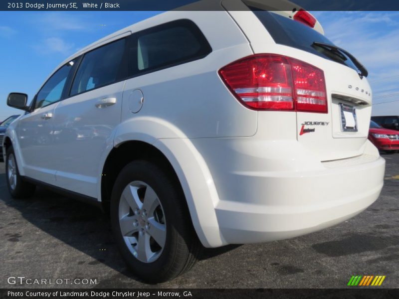 White / Black 2013 Dodge Journey SE