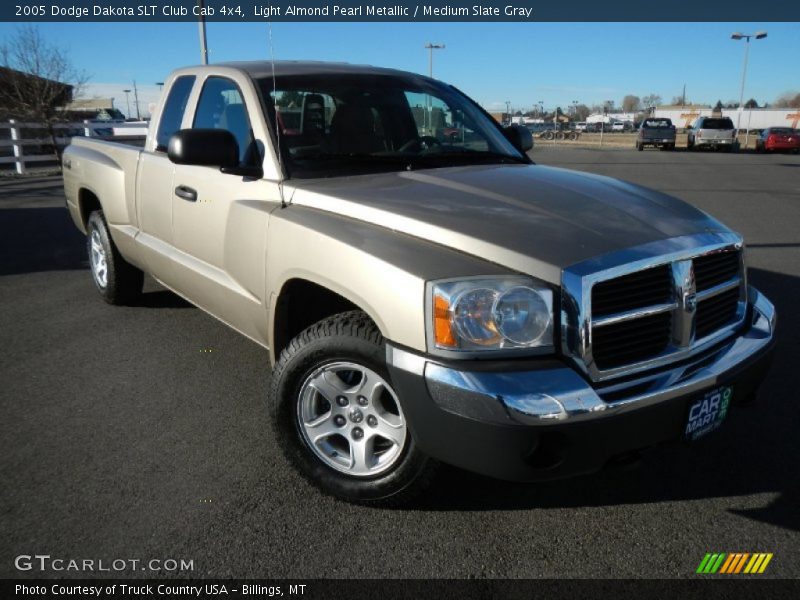 Light Almond Pearl Metallic / Medium Slate Gray 2005 Dodge Dakota SLT Club Cab 4x4