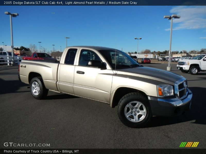 Light Almond Pearl Metallic / Medium Slate Gray 2005 Dodge Dakota SLT Club Cab 4x4