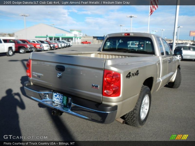 Light Almond Pearl Metallic / Medium Slate Gray 2005 Dodge Dakota SLT Club Cab 4x4