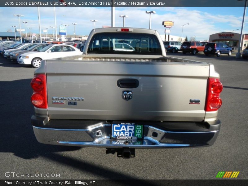 Light Almond Pearl Metallic / Medium Slate Gray 2005 Dodge Dakota SLT Club Cab 4x4