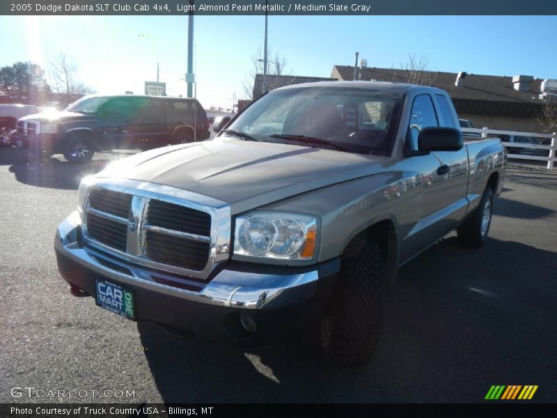 Light Almond Pearl Metallic / Medium Slate Gray 2005 Dodge Dakota SLT Club Cab 4x4