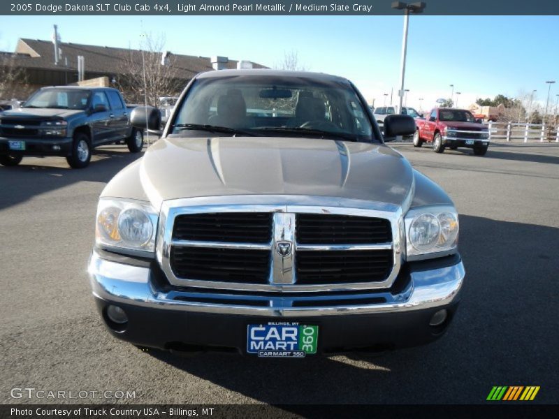 Light Almond Pearl Metallic / Medium Slate Gray 2005 Dodge Dakota SLT Club Cab 4x4