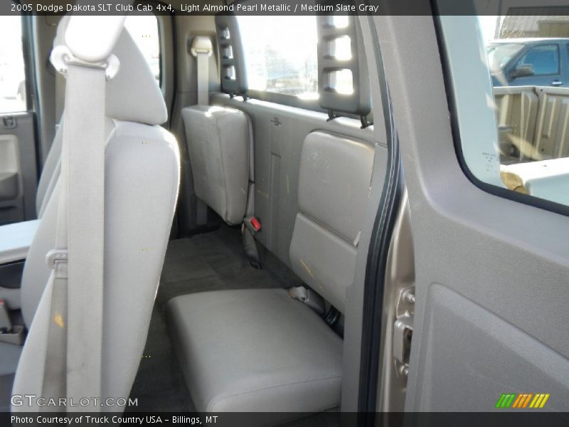 Light Almond Pearl Metallic / Medium Slate Gray 2005 Dodge Dakota SLT Club Cab 4x4