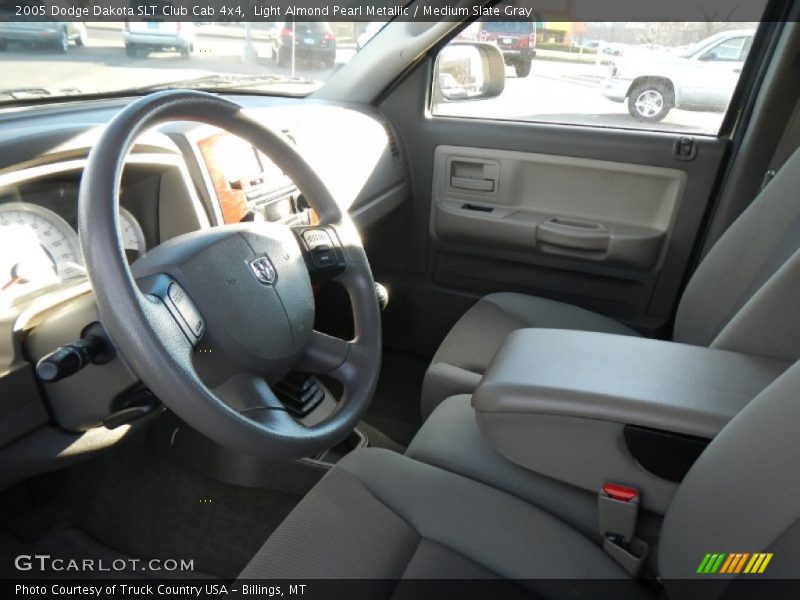 Light Almond Pearl Metallic / Medium Slate Gray 2005 Dodge Dakota SLT Club Cab 4x4