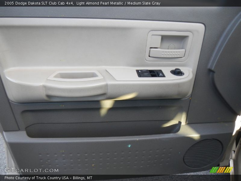 Light Almond Pearl Metallic / Medium Slate Gray 2005 Dodge Dakota SLT Club Cab 4x4