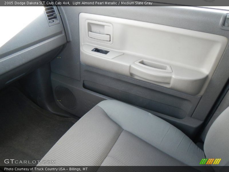 Light Almond Pearl Metallic / Medium Slate Gray 2005 Dodge Dakota SLT Club Cab 4x4
