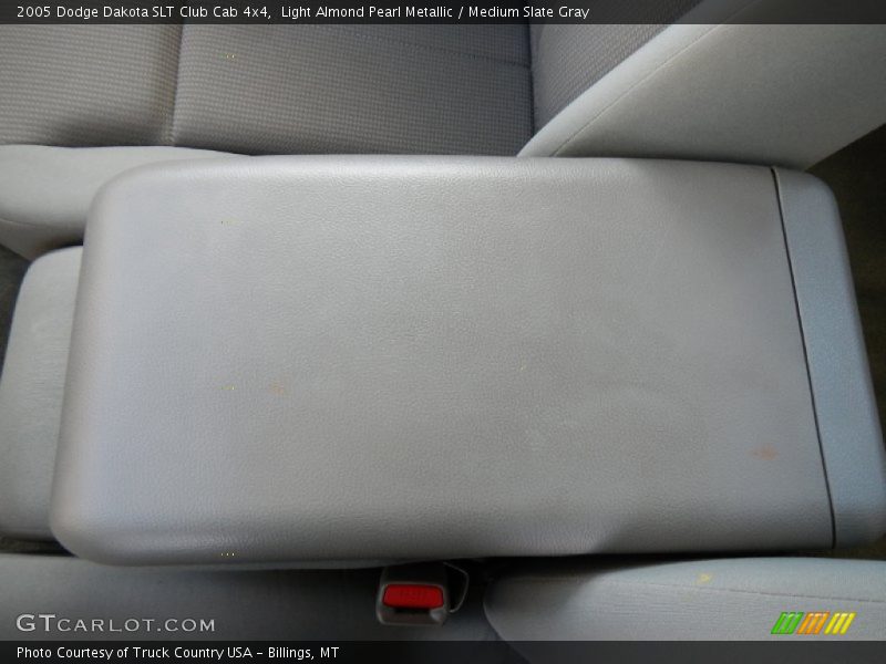 Light Almond Pearl Metallic / Medium Slate Gray 2005 Dodge Dakota SLT Club Cab 4x4