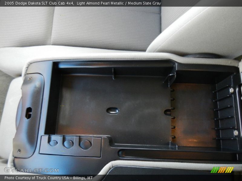 Light Almond Pearl Metallic / Medium Slate Gray 2005 Dodge Dakota SLT Club Cab 4x4