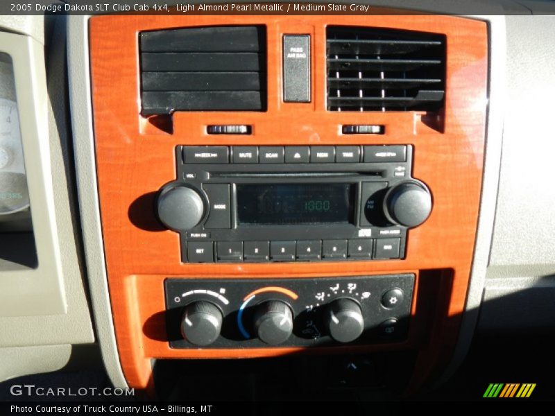 Light Almond Pearl Metallic / Medium Slate Gray 2005 Dodge Dakota SLT Club Cab 4x4