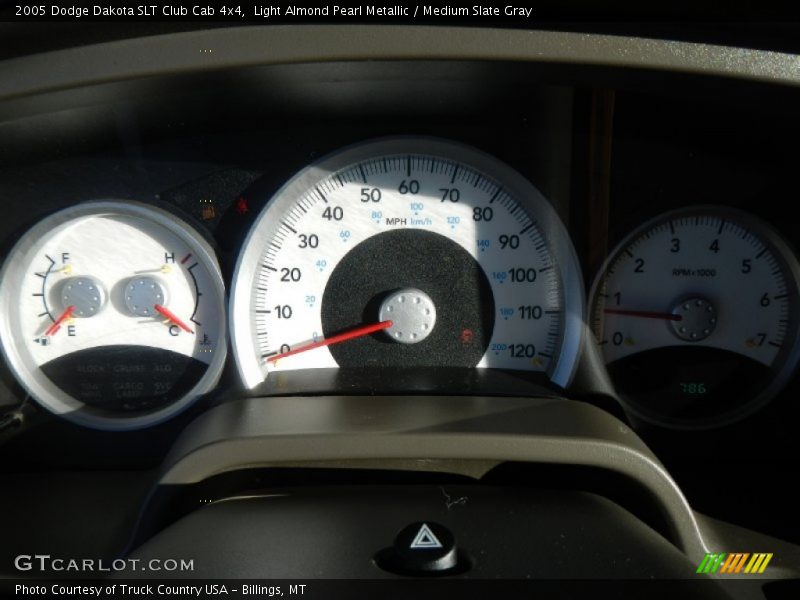 Light Almond Pearl Metallic / Medium Slate Gray 2005 Dodge Dakota SLT Club Cab 4x4