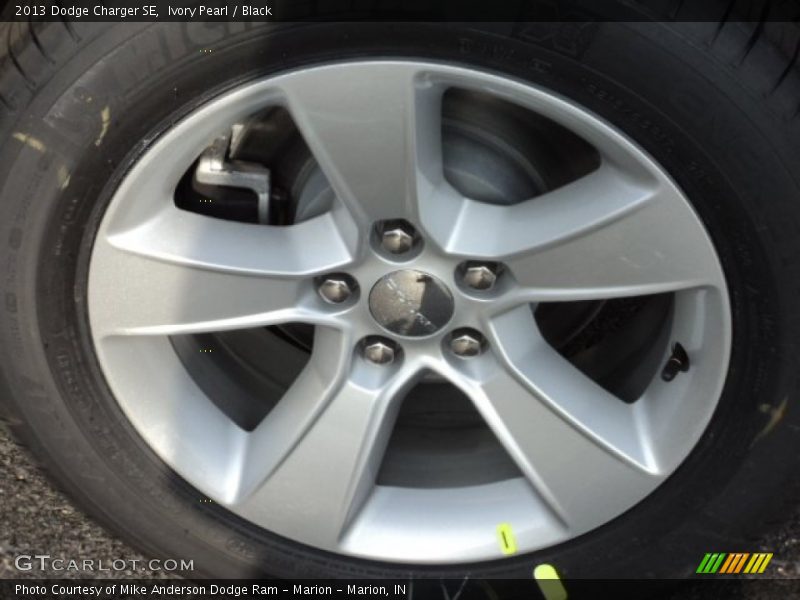 Ivory Pearl / Black 2013 Dodge Charger SE