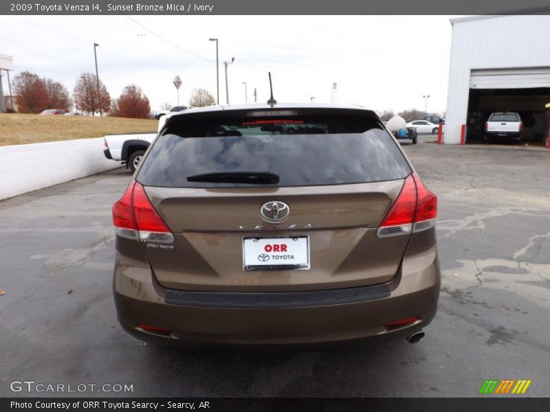Sunset Bronze Mica / Ivory 2009 Toyota Venza I4