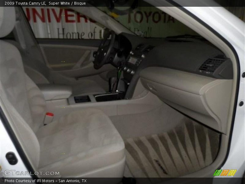 Super White / Bisque 2009 Toyota Camry LE