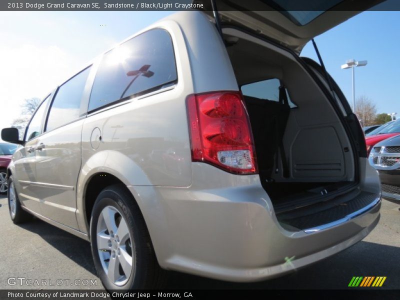 Sandstone / Black/Light Graystone 2013 Dodge Grand Caravan SE