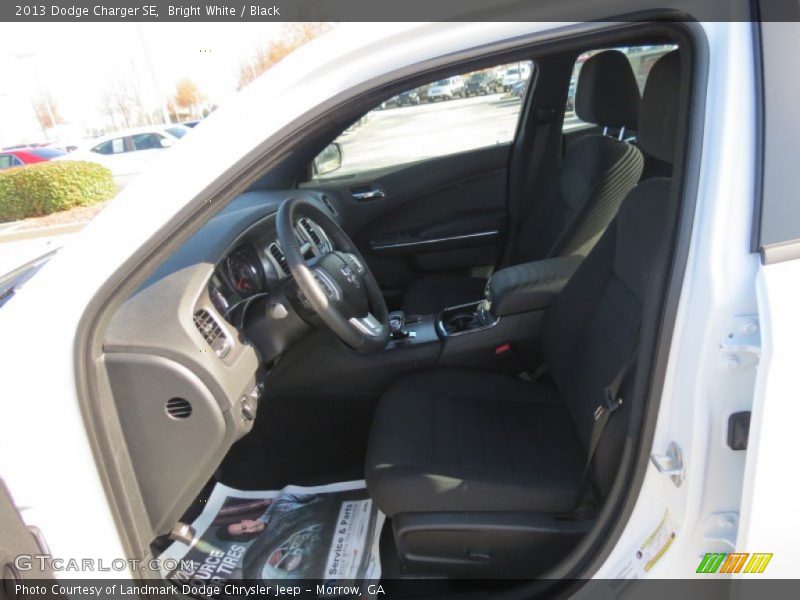 Bright White / Black 2013 Dodge Charger SE