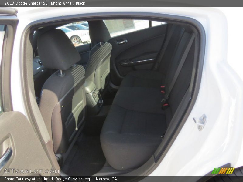 Bright White / Black 2013 Dodge Charger SE