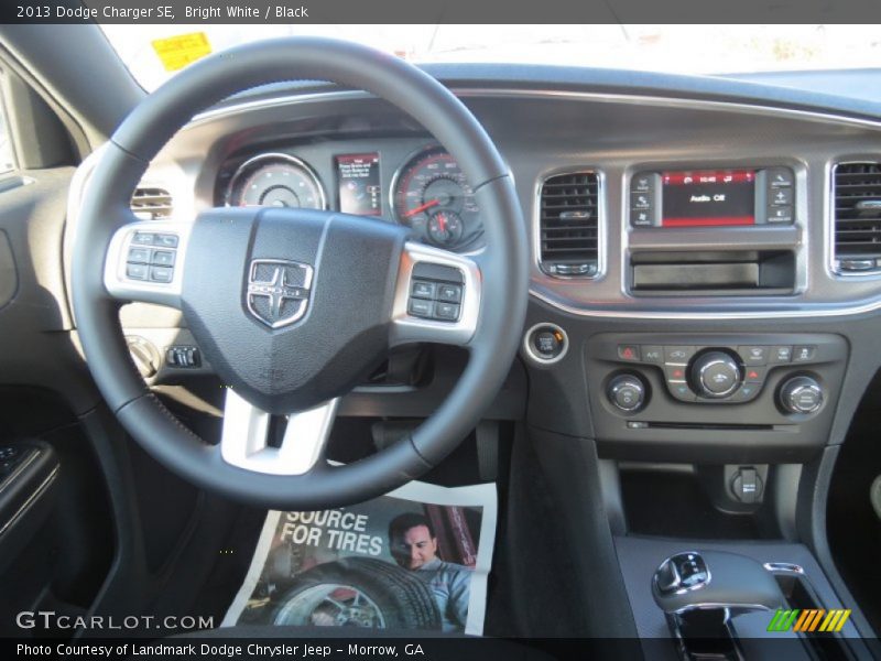 Bright White / Black 2013 Dodge Charger SE