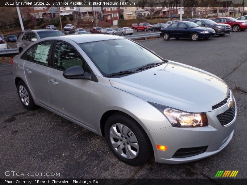 Front 3/4 View of 2013 Cruze LS