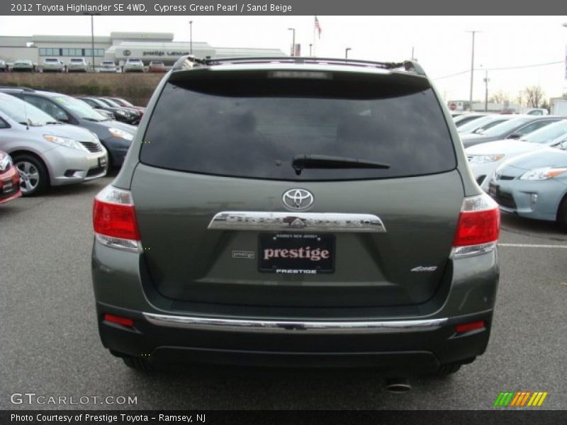 Cypress Green Pearl / Sand Beige 2012 Toyota Highlander SE 4WD