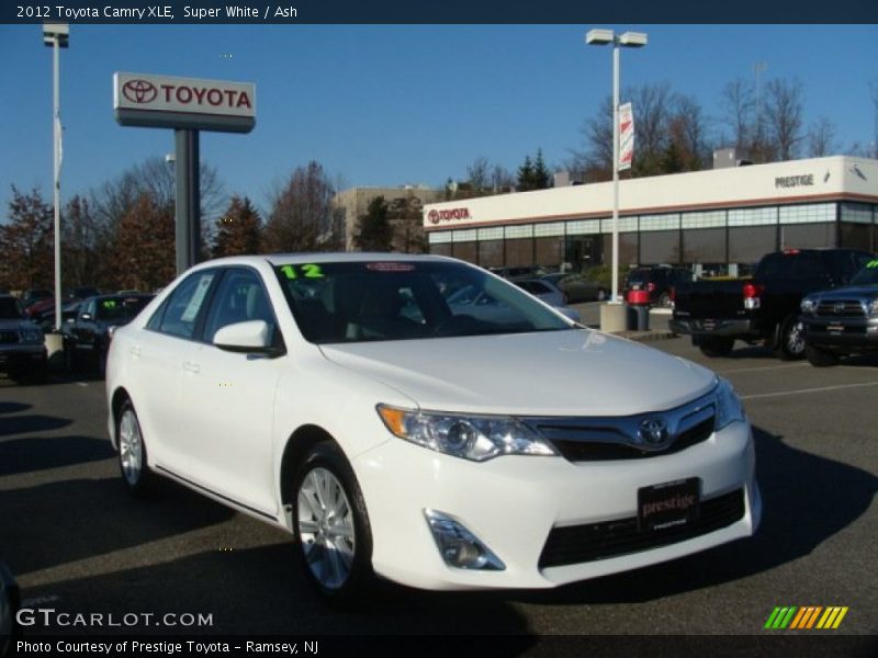 Super White / Ash 2012 Toyota Camry XLE