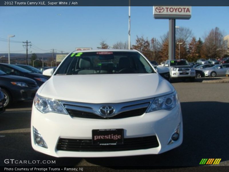 Super White / Ash 2012 Toyota Camry XLE