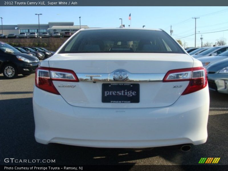 Super White / Ash 2012 Toyota Camry XLE