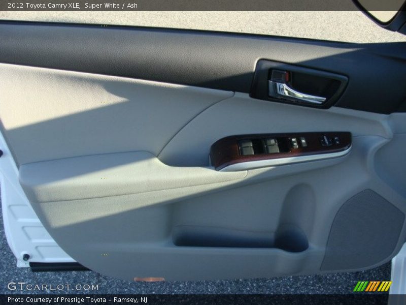 Super White / Ash 2012 Toyota Camry XLE