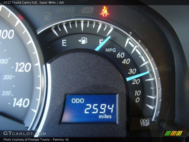 Super White / Ash 2012 Toyota Camry XLE