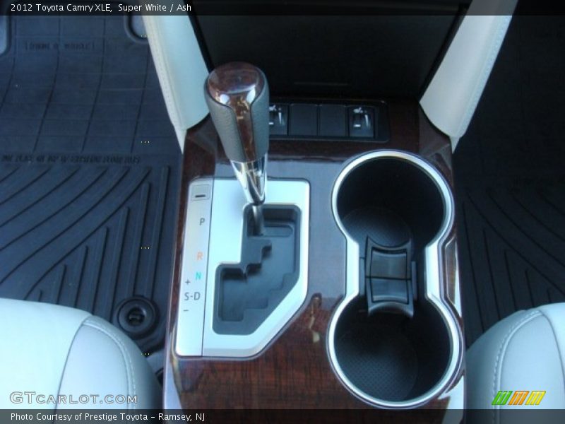 Super White / Ash 2012 Toyota Camry XLE
