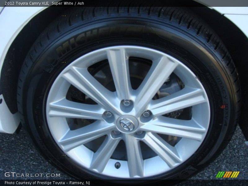 Super White / Ash 2012 Toyota Camry XLE