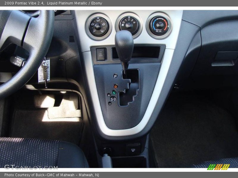 Liquid Platinum Metallic / Ebony 2009 Pontiac Vibe 2.4