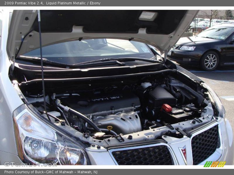 Liquid Platinum Metallic / Ebony 2009 Pontiac Vibe 2.4