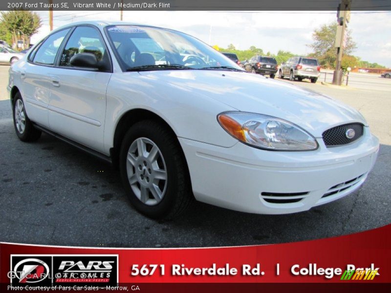 Vibrant White / Medium/Dark Flint 2007 Ford Taurus SE