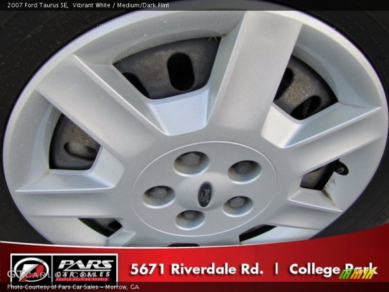 Vibrant White / Medium/Dark Flint 2007 Ford Taurus SE