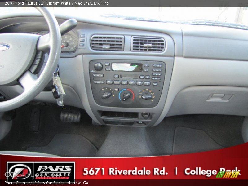 Vibrant White / Medium/Dark Flint 2007 Ford Taurus SE