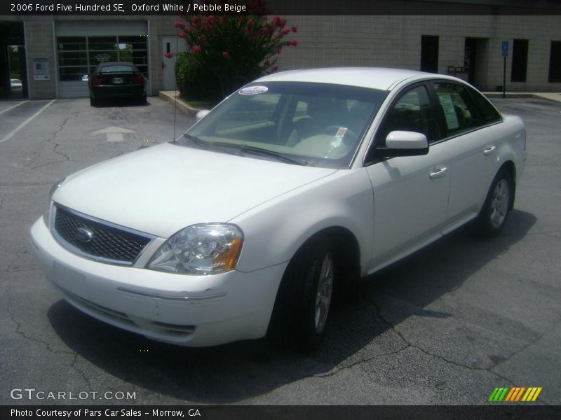 Oxford White / Pebble Beige 2006 Ford Five Hundred SE
