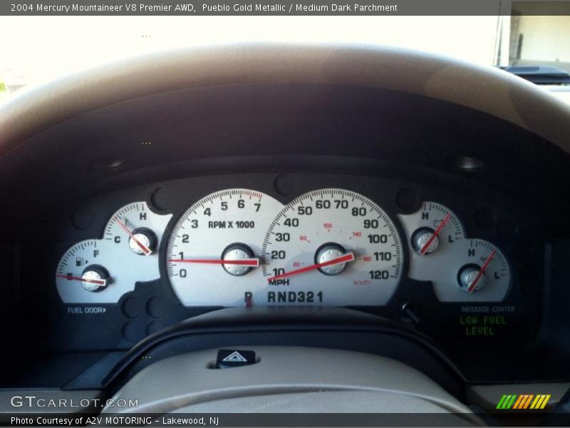 Pueblo Gold Metallic / Medium Dark Parchment 2004 Mercury Mountaineer V8 Premier AWD