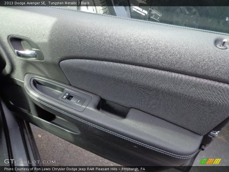 Tungsten Metallic / Black 2013 Dodge Avenger SE