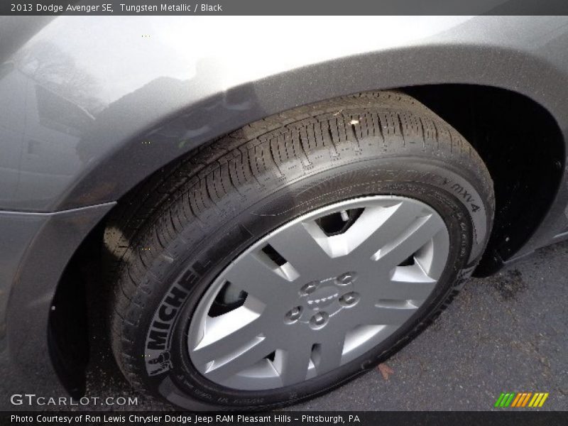 Tungsten Metallic / Black 2013 Dodge Avenger SE