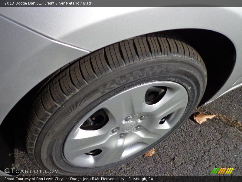 Bright Silver Metallic / Black 2013 Dodge Dart SE
