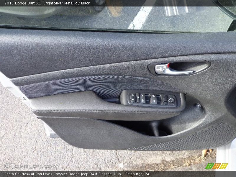 Bright Silver Metallic / Black 2013 Dodge Dart SE