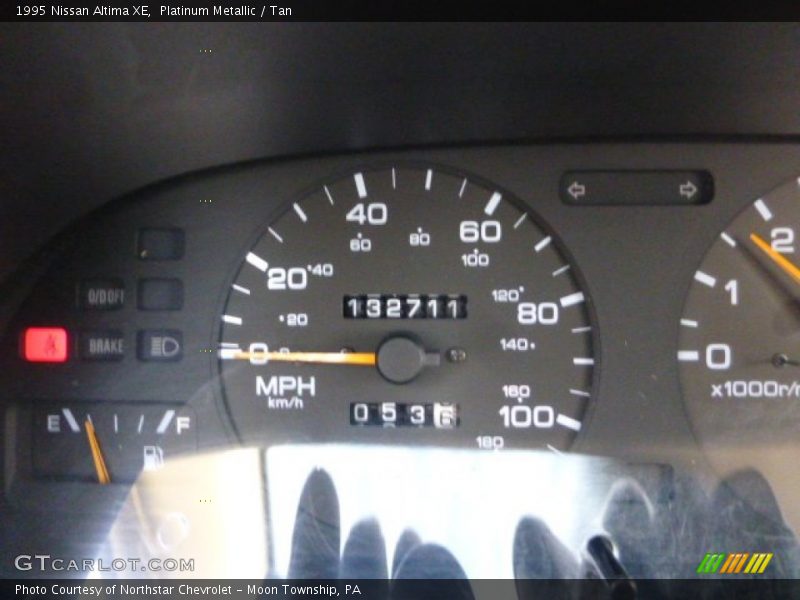 Platinum Metallic / Tan 1995 Nissan Altima XE