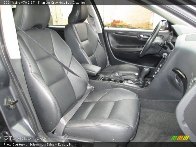 Front Seat of 2004 V70 2.5T