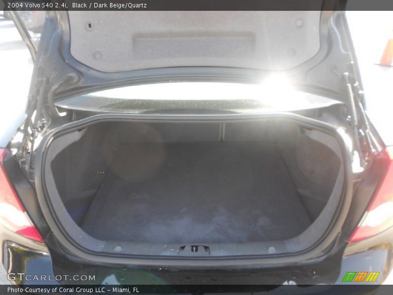 Black / Dark Beige/Quartz 2004 Volvo S40 2.4i