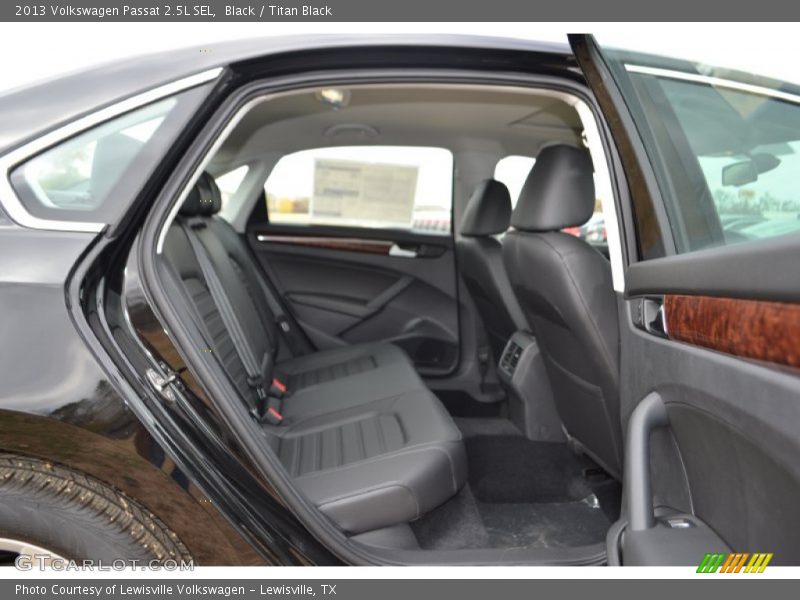 Black / Titan Black 2013 Volkswagen Passat 2.5L SEL