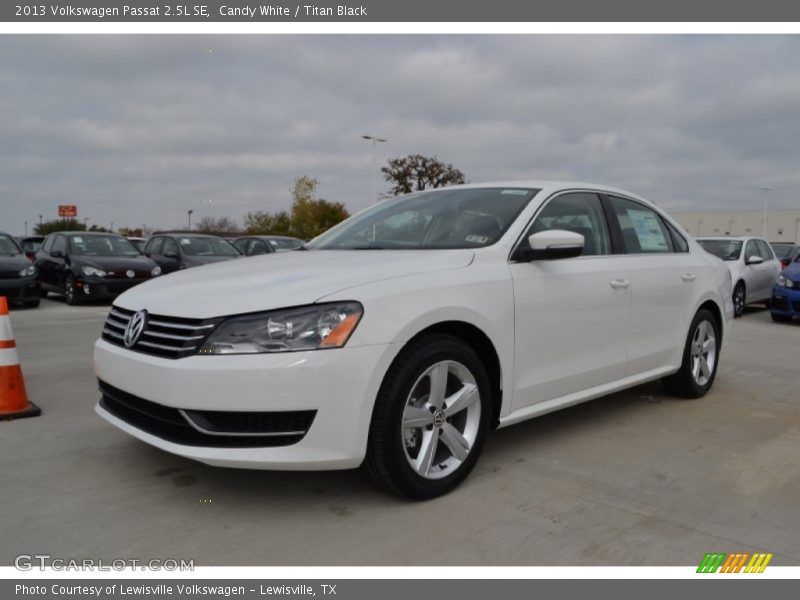 Candy White / Titan Black 2013 Volkswagen Passat 2.5L SE