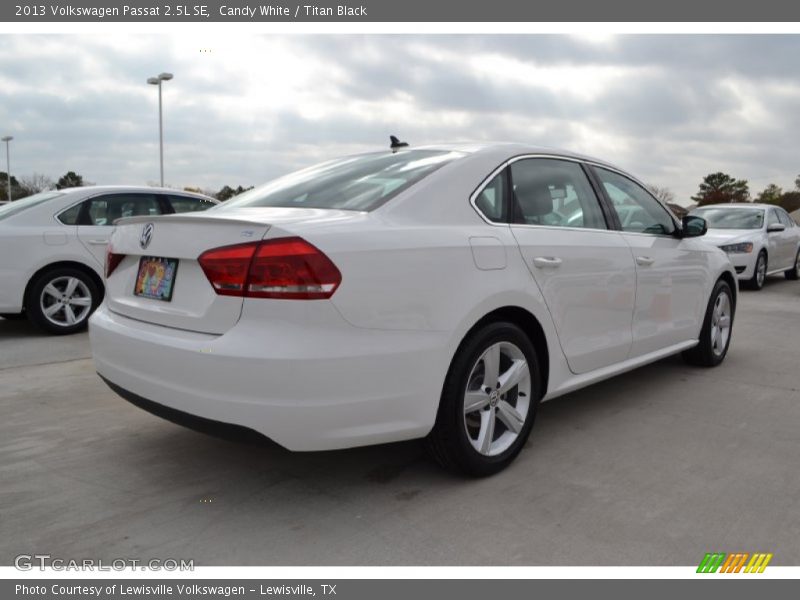 Candy White / Titan Black 2013 Volkswagen Passat 2.5L SE