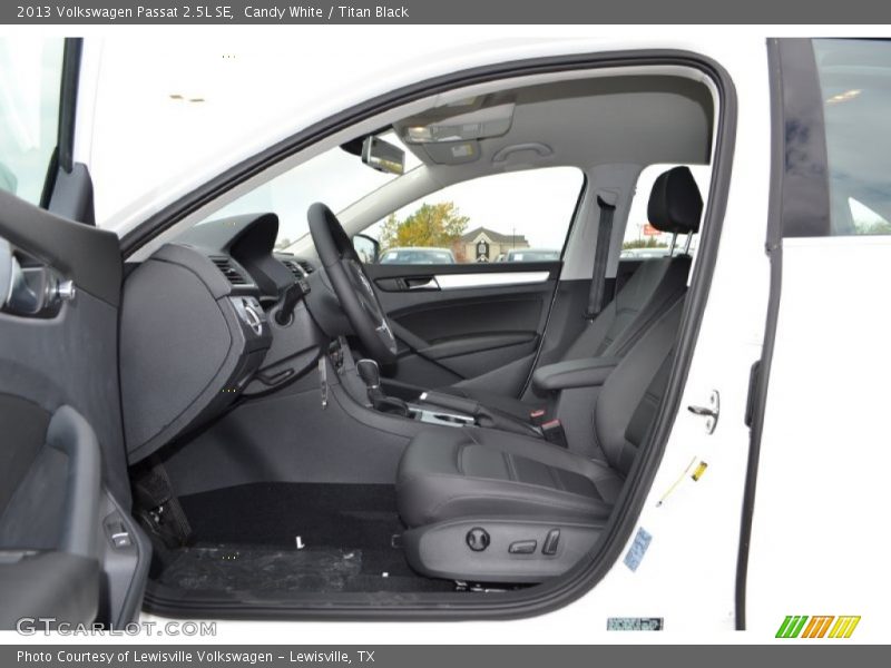 Candy White / Titan Black 2013 Volkswagen Passat 2.5L SE